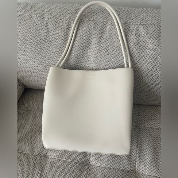 COPY - COPY - Charles and Keith leia tote bag- BRAND NEW WITH TAGS - Picture 5 of 11
